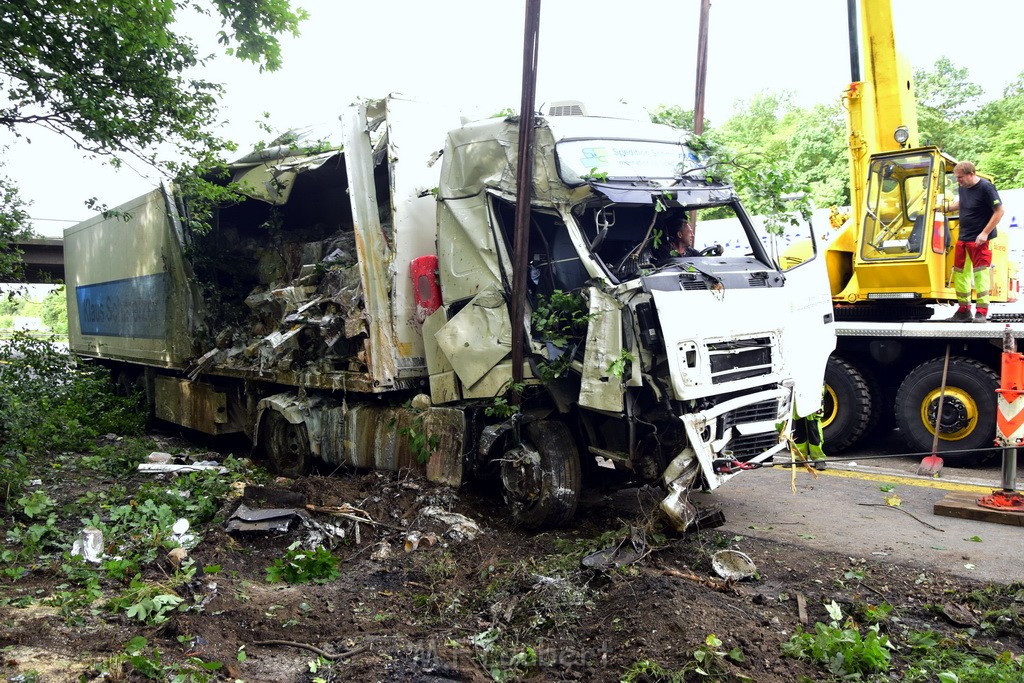 Schwerer VU A 3 Rich Oberhausen Hoehe AK Leverkusen P605.JPG - Miklos Laubert